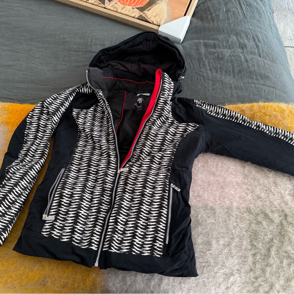 Descente women’s black/white ski jacket